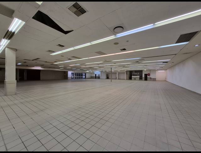 2,222M² RETAIL TO LET IN CRAIGHALL PARK